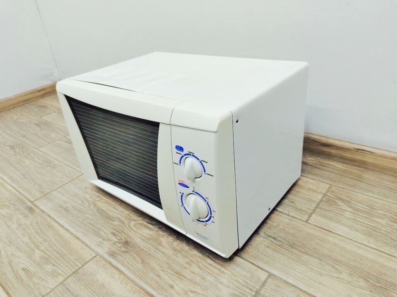 Мікрохвильова піч Continent MW800 1300w sn 0114057 000039110 фото