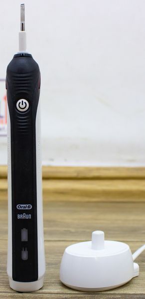 Зубна щітка електрична Braun Oral B Pro 2500 0.9w sn 2CB92041121 сток (не до) LPNHE363927779 44е 000014333 фото