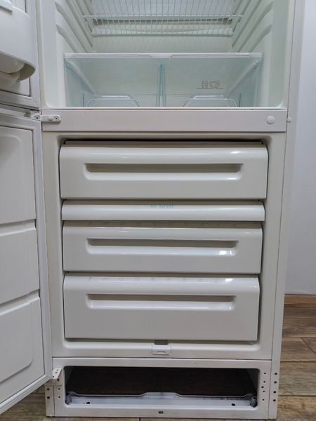 Холодильник двокамерний Electrolux ER8501B 160W 237+82л sn 14202483 n483 000050185 фото