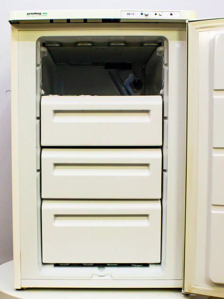 Морозильна шафа Privileg 4996 85 л 90W 4 полиці 14700221 000019330 фото
