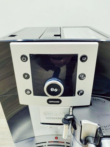 Кавоварка DeLonghi Perfecta Cappuccino ESAM5550 B 1350w sn 44922 000037203 фото