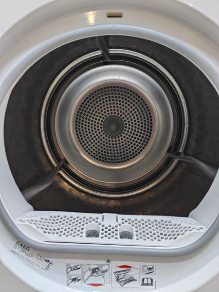 Сушильная машина AEG T6768OIN3 1000W 8кг sn 70828047 000050450 фото