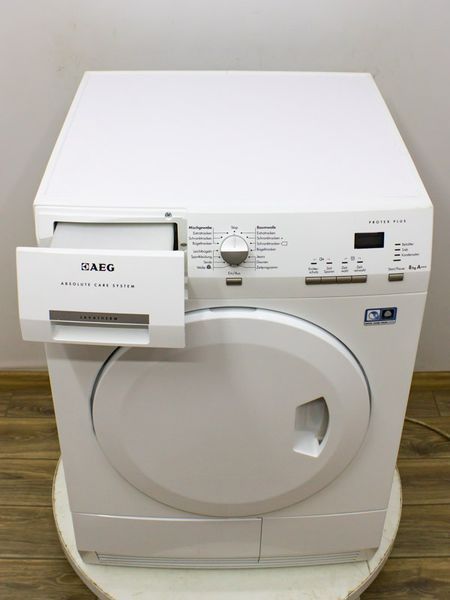 Сушильна машина AEG T67680IH3 1000w 8 кг sn 64900827 000029006 фото