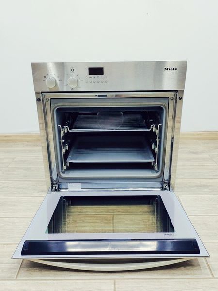 Электродуховка Miele H318B KAT 000039641 фото