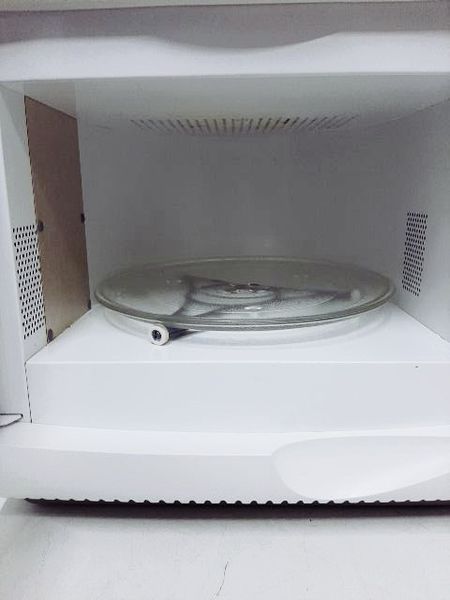 Мікрохвильова піч Whirlpool IL 10WH2 1300w sn 853801099271 000034651 фото