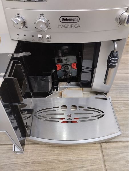 Кофемашина Delonghi Magnifica ESAM03 120 S sn 70825 000046927 фото