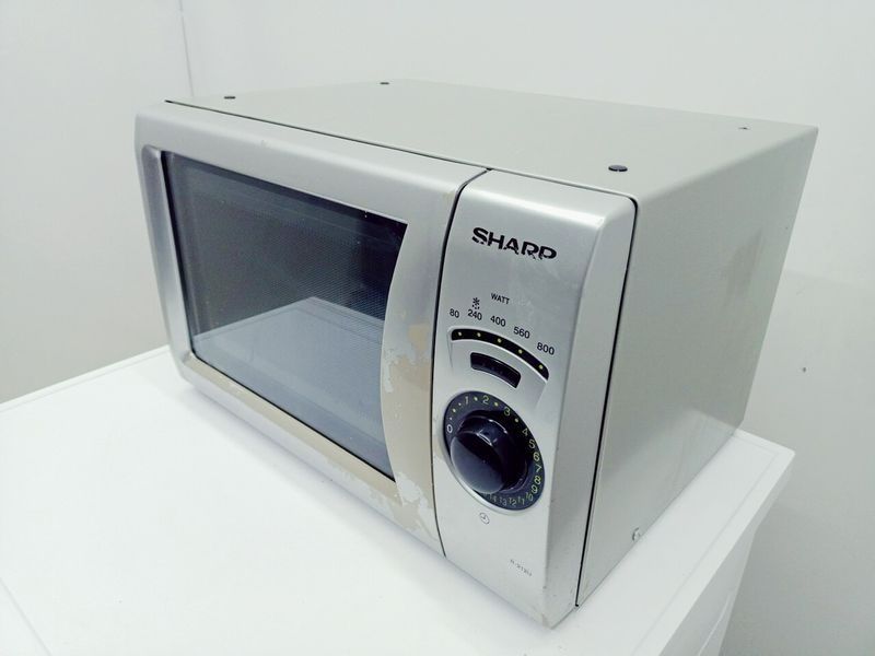 Мікрохвильова піч Sharp R 212U IN 1240w sn 020557769 000042862 фото