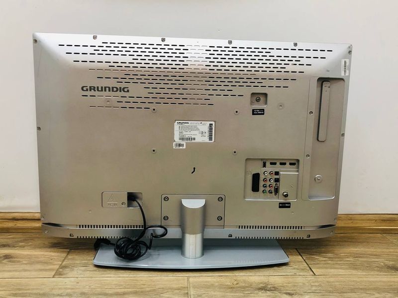 Телевизор 32 Grundig 32VLE804IS LCD HD 000044672 фото
