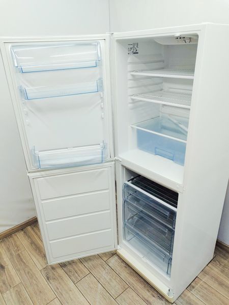 Холодильник двухкамерный Electrolux ERB34250W8 000045151 фото