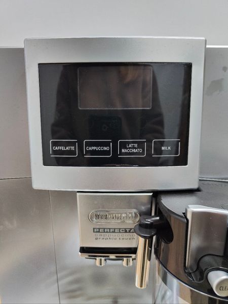 Кофемашина Delonghi Perfecta Cappuccino ESAM5600.S ex1 1350W sn 15019 000051608 фото