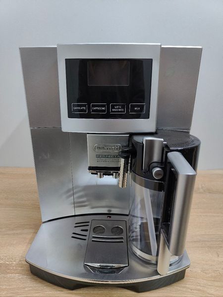 Кофемашина Delonghi Perfecta Cappuccino ESAM5600.S ex1 1350W sn 15019 000051608 фото