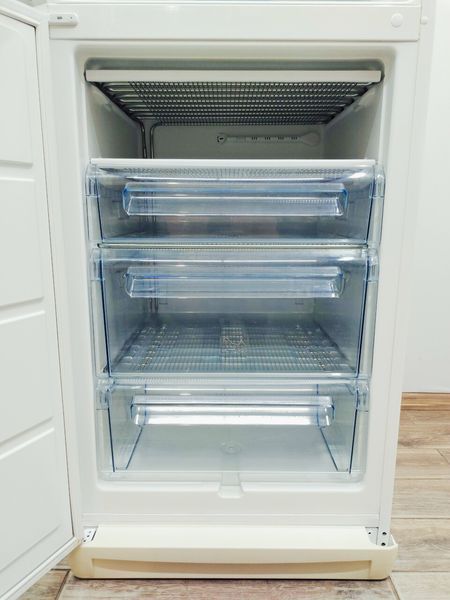 Холодильник двухкамерный Electrolux ERB34250W8 000045151 фото
