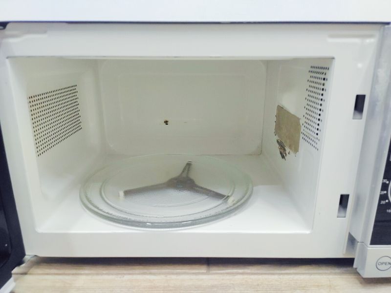 Мікрохвильова піч SilverCrest SMW 700 A1 1200w sn 038347 000039637 фото