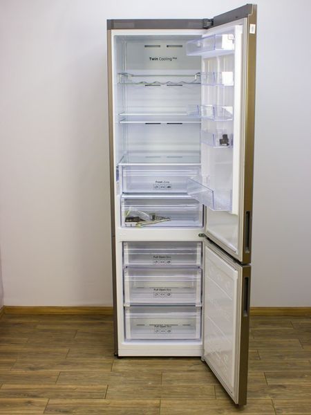 Холодильник двухкамерный Samsung RL37J5218SS 000019228 фото