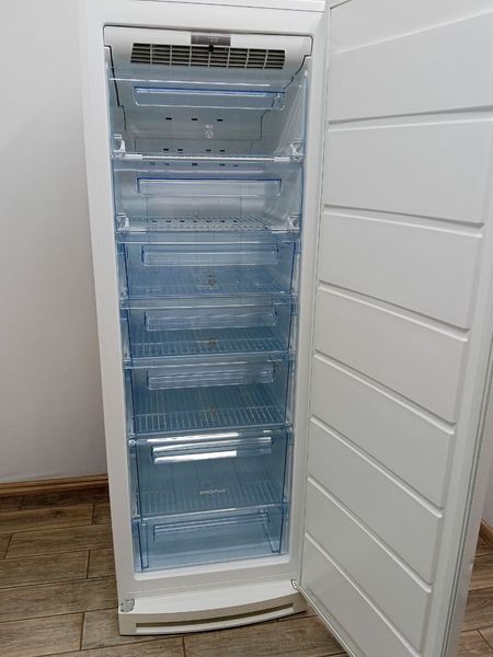 Морозильная камера Electrolux EUF28201W 240W 267л sn 83704837 n 460 000049671 фото