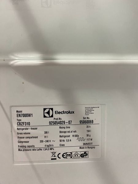 Холодильник двокамерний Electrolux EN7000W1 117W 306+91л sn 95060069 n 410 000048434 фото