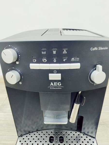Кавомашина AEG Caffe Silenzio CS 5000 1350w sn 72700674 000043484 фото