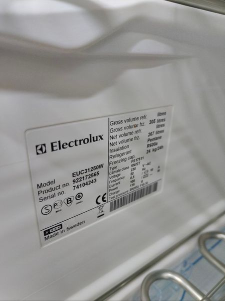 Морозильная камера Electrolux EUC31250W 100W 267л sn 74104243 n 459 000049670 фото