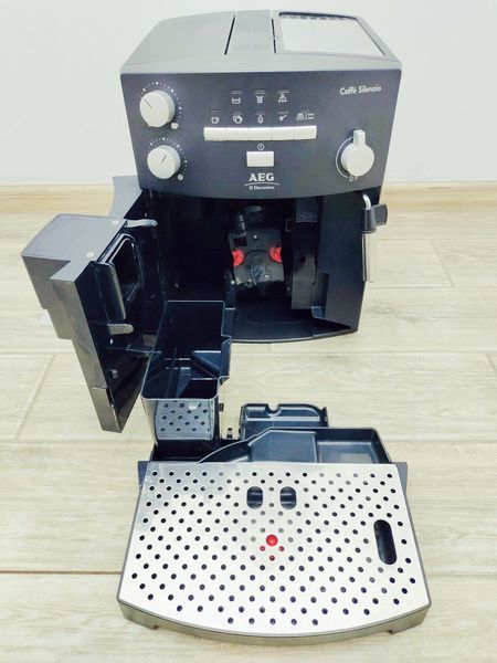Кавомашина AEG Caffe Silenzio CS 5000 1350w sn 72700674 000043484 фото