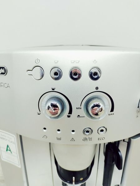 Кофемашина DeLonghi Magnifica ESAM4200 S 000039363 фото