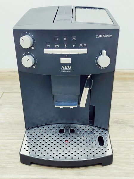 Кавомашина AEG Caffe Silenzio CS 5000 1350w sn 72700674 000043484 фото