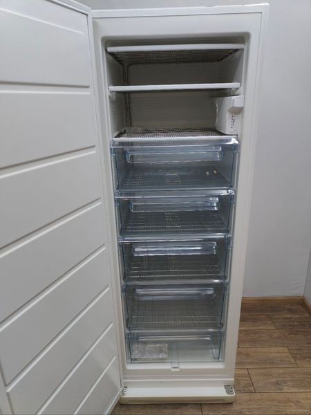 Морозильная камера Electrolux EUC31250W 100W 267л sn 74104243 n 459 000049670 фото