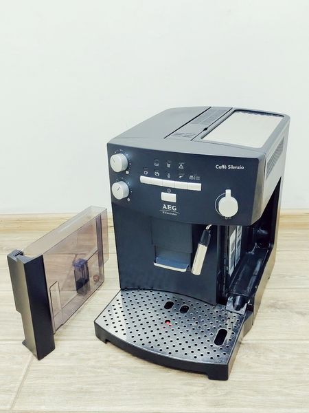 Кавомашина AEG Caffe Silenzio CS 5000 1350w sn 72700674 000043484 фото