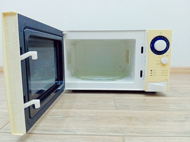 Мікрохвильова піч Sharp R 204W 1180w sn 1269384 000038679 фото