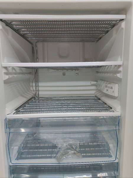 Морозильная камера Electrolux EUC29220W 100W 260л sn 13130017 n 461 000049672 фото