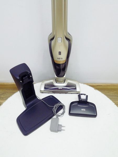 Пилосос вертикальний AEG Ergorapido CX7 2 I360 38w продам (не комплект) LPNHK067023921 180е 000030531 фото