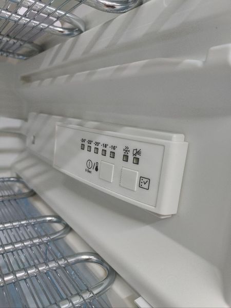 Морозильная камера Electrolux EUC29220W 100W 260л sn 13130017 n 461 000049672 фото