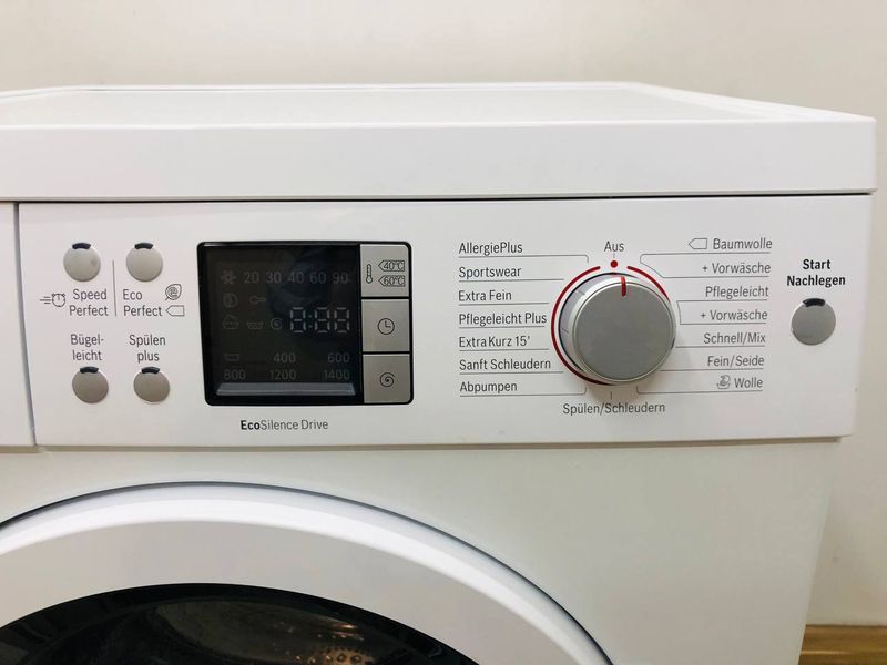 Стиральная машина Bosch Serie6 WAQ28422 09 000044437 фото