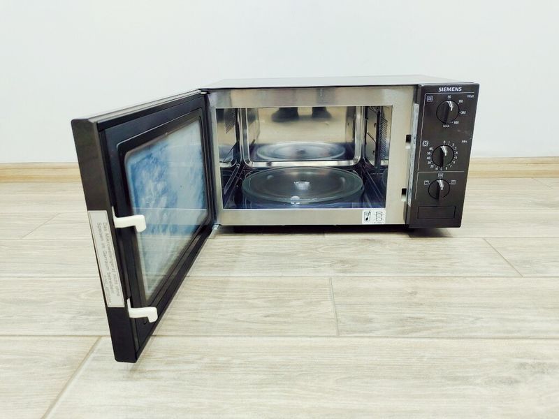 Мікрохвильова піч Siemens HF12540 02 1150w гриль 1050w sn 7604 03688 000038686 фото