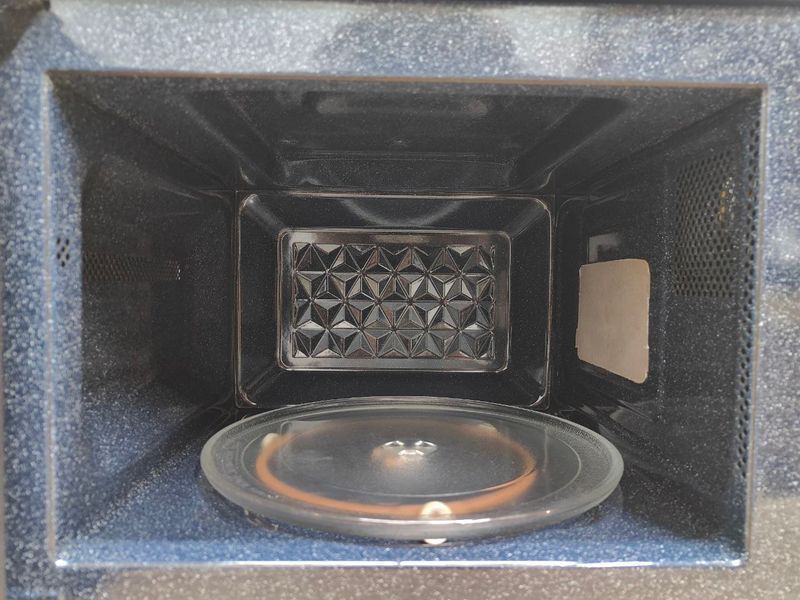 Мікрохвильова піч Toshiba MVAM 20TBK 850W sn 000053794 фото