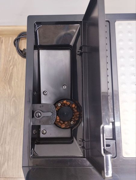 Кофемашина DeLonhi Perfecta cappuccino ESAM5600 S 1350W sn 90317 000047537 фото