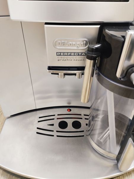 Кофемашина DeLonhi Perfecta cappuccino ESAM5600 S 1350W sn 90317 000047537 фото