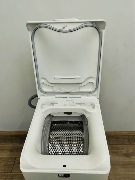 Стиральная машина вертикальная AEG L75265TL1 2200W 6кг sn 44700028 000049476 фото