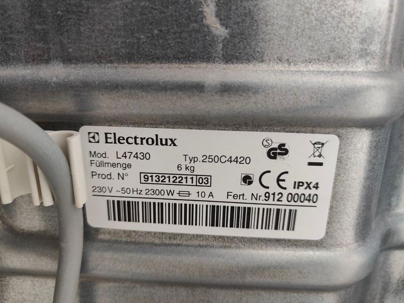 Стиральная машина вертикальная Electrolux L47430 2300W 6кг sn 91200040 000053063 фото