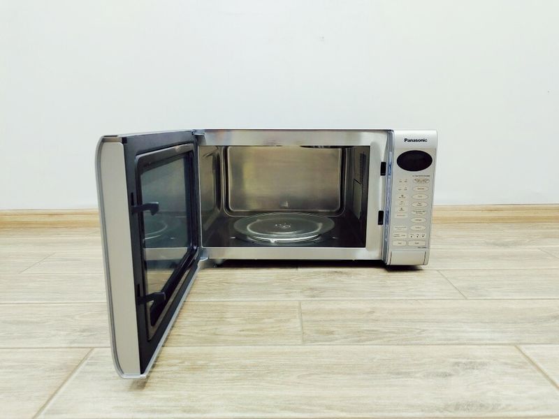 Микроволновая печь Panasonic NN CT569M 000037168 фото