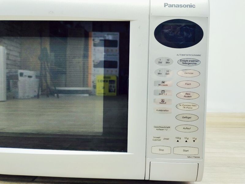 Микроволновая печь Panasonic NN CT569M 000037168 фото