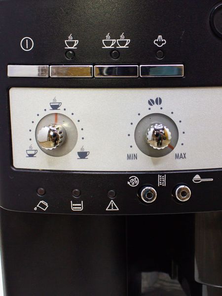 Кавомашина DeLonghi ESAM3000 B 1350w sn 94017 000028884 фото