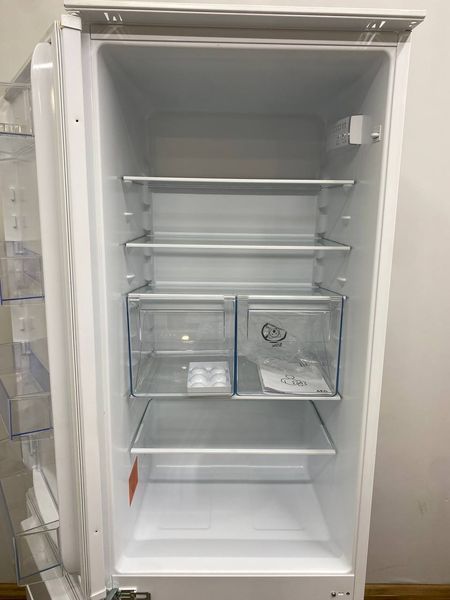 Холодильник встраиваемый Aeg NSC5S181ES 197+72л 280W sn 42861158 n 427 000048812 фото