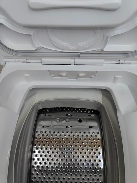 Стиральная машина вертикальная AEG 7000Series Lavamat L7TDN733E 2200W 7кг sn 94700006 000053653 фото