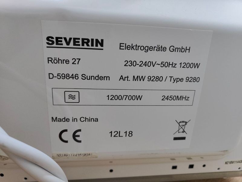 Микроволновая печь Severin D59846 700W sn MW9280 12L18 000053793 фото