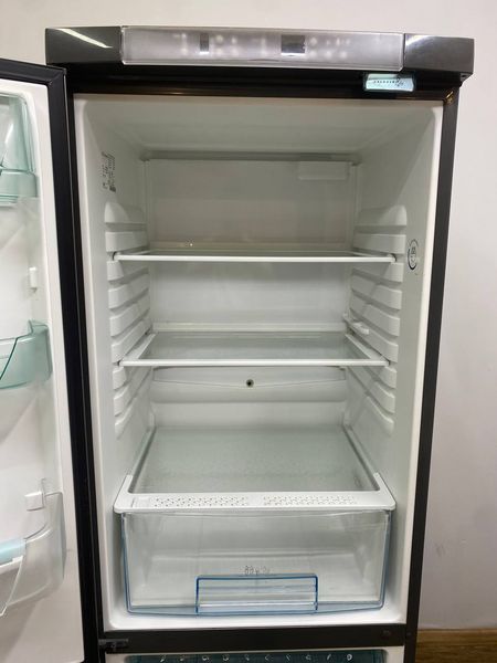 Холодильник двокамерний Electrolux ERB3500X 150W 216+87л sn 43205325 n 415 000048800 фото