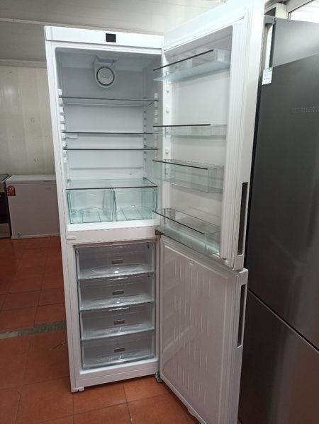 Холодильник двухкамерный Premium KFN 29042 D ws 000036535 фото