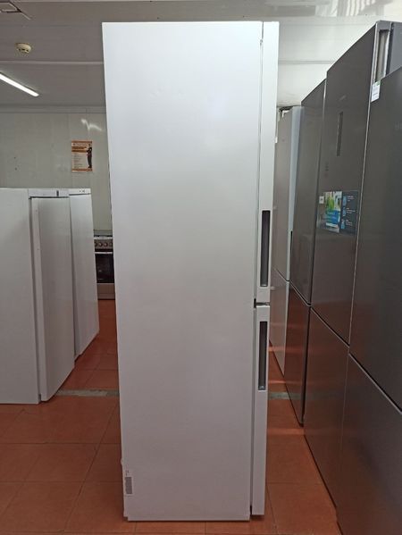 Холодильник двухкамерный Premium KFN 29042 D ws 000036535 фото