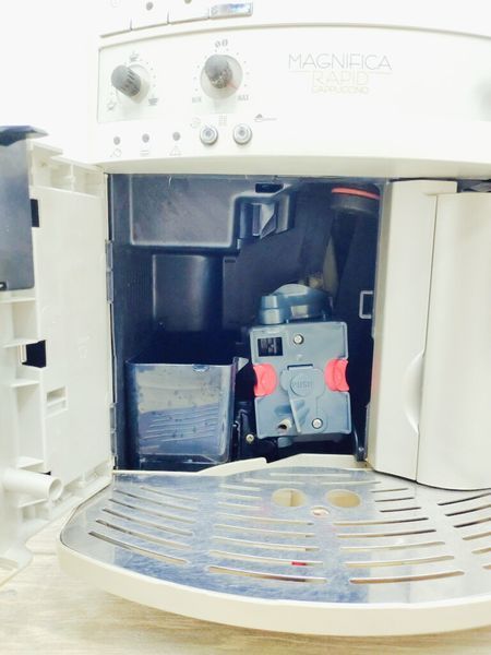 Кавомашина DeLonghi Magnifica Rapid ESAM3300 1350w sn 74515 000039897 фото