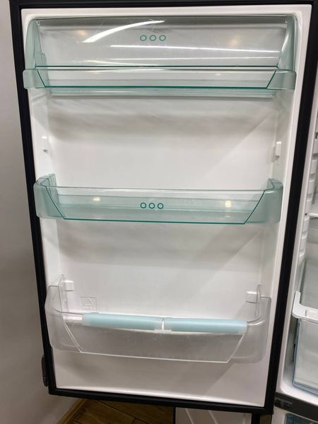 Холодильник двокамерний Electrolux ERB3500X 150W 216+87л sn 43205325 n 415 000048800 фото