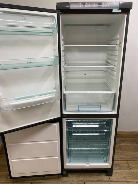 Холодильник двокамерний Electrolux ERB3500X 150W 216+87л sn 43205325 n 415 000048800 фото